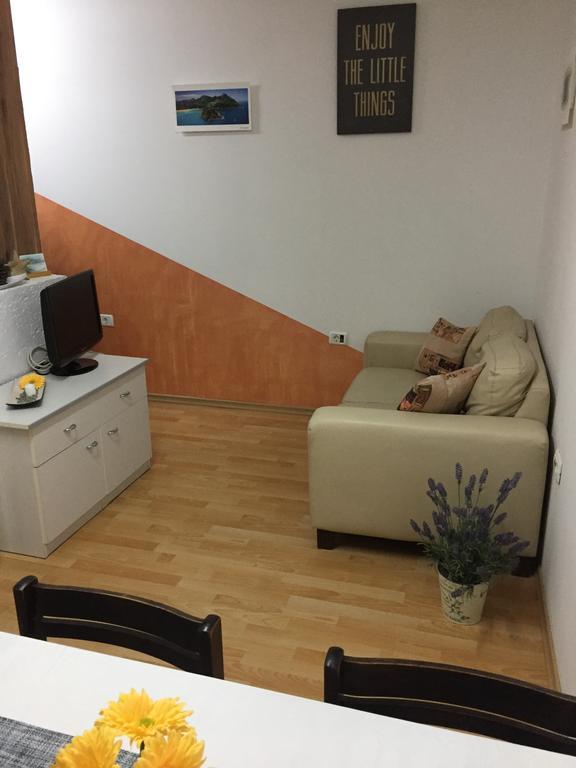 Apartment Retro III โคเปร์ ภายนอก รูปภาพ